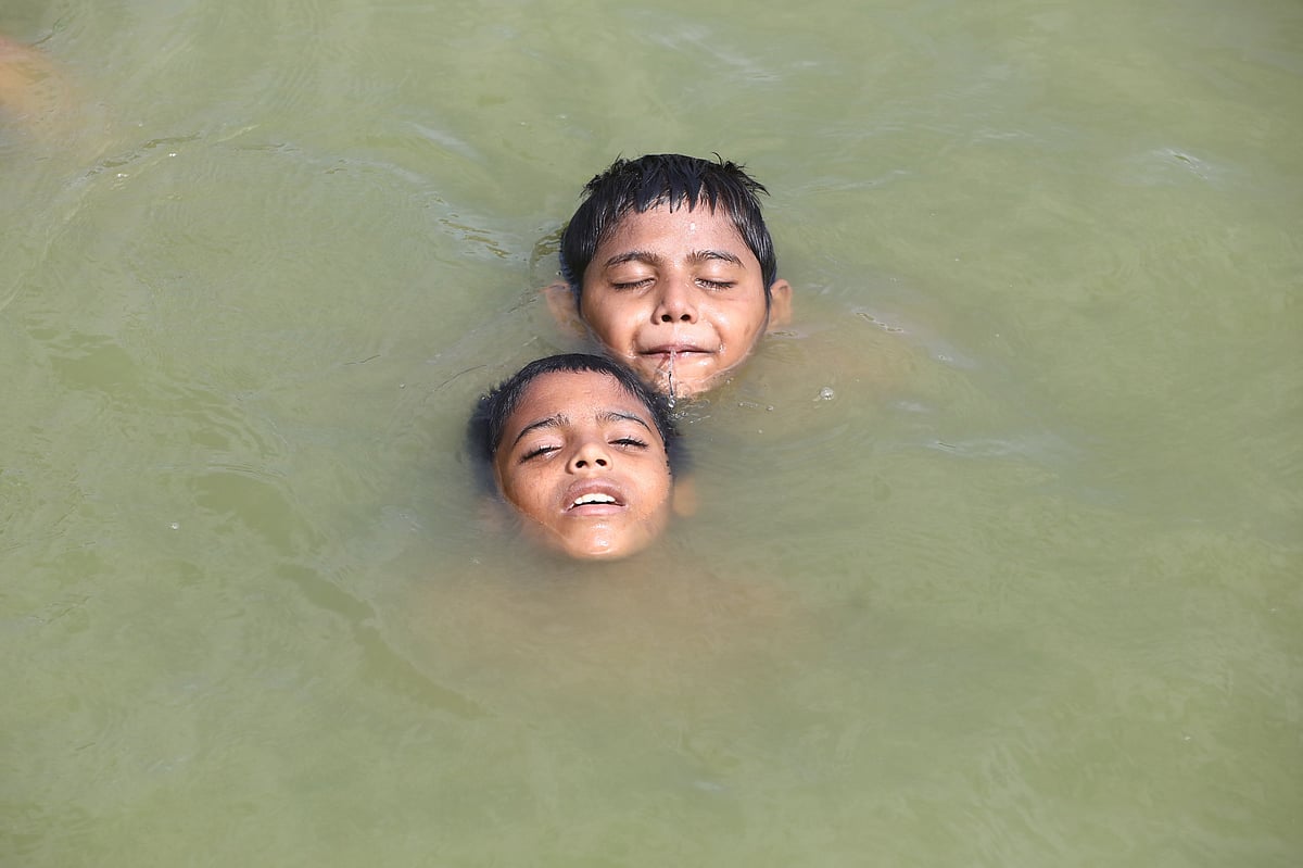ভ্যাপসা গরম, চার বিভাগে বৃষ্টির আভাস