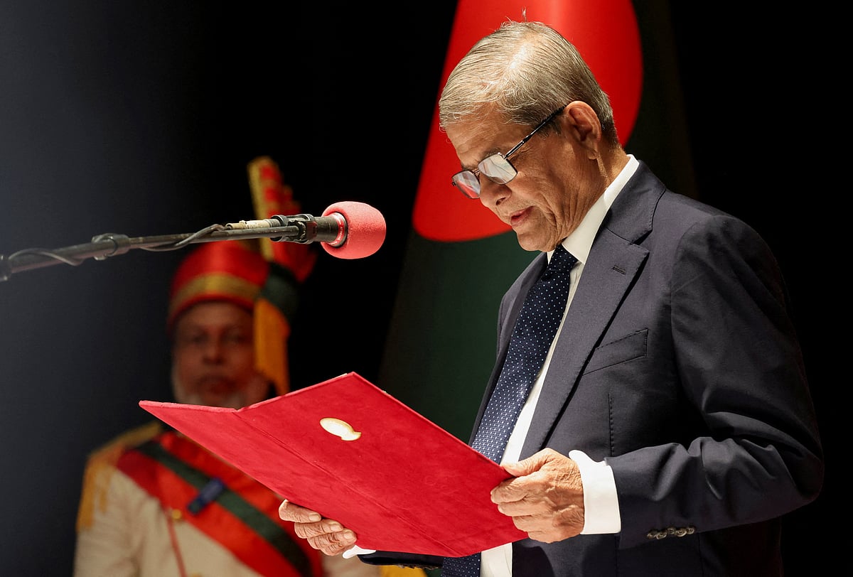 রাষ্ট্রপতি হিসেবে শপথ নিলেন মির্জা ফখরুল ইসলাম আলমগীর