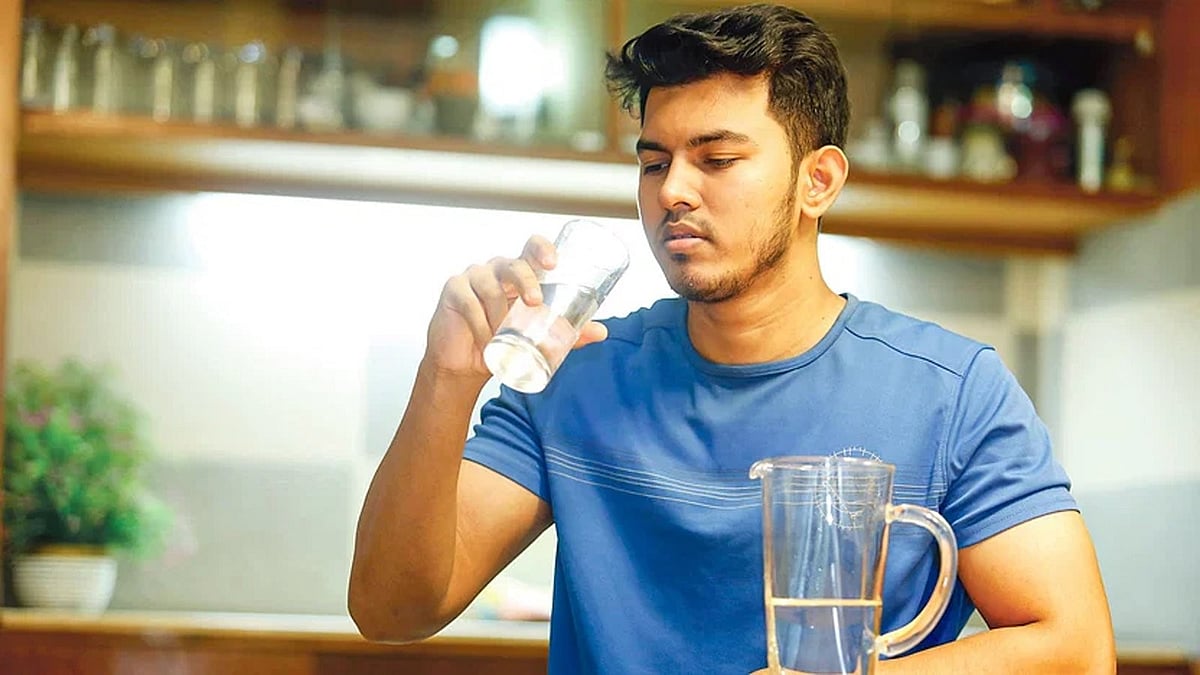 পানি খাওয়ার কথা মনে থাকে না? সহজ ৯ কৌশল জেনে নিন