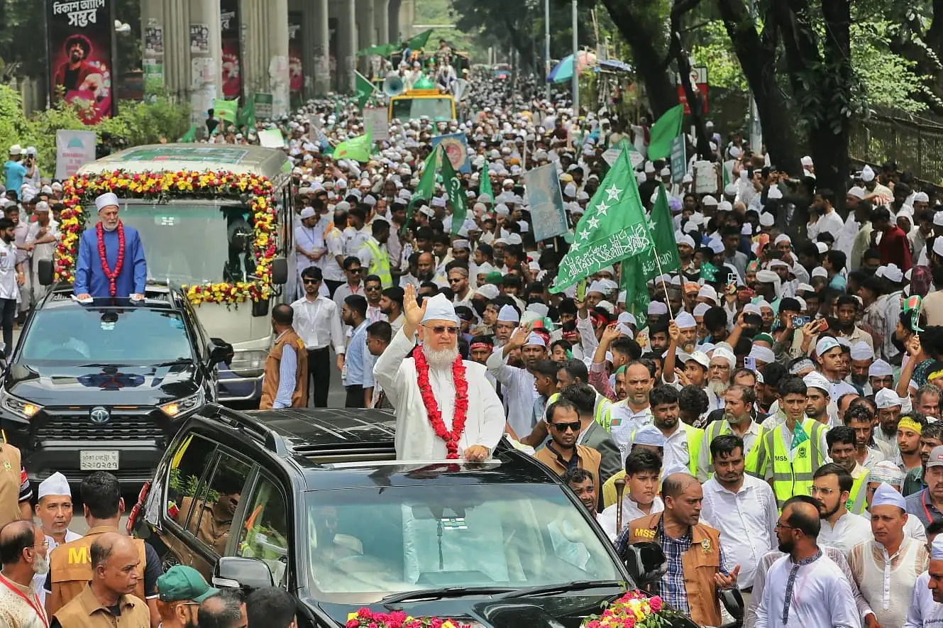 জশনে জুলুসে মানুষের ঢল