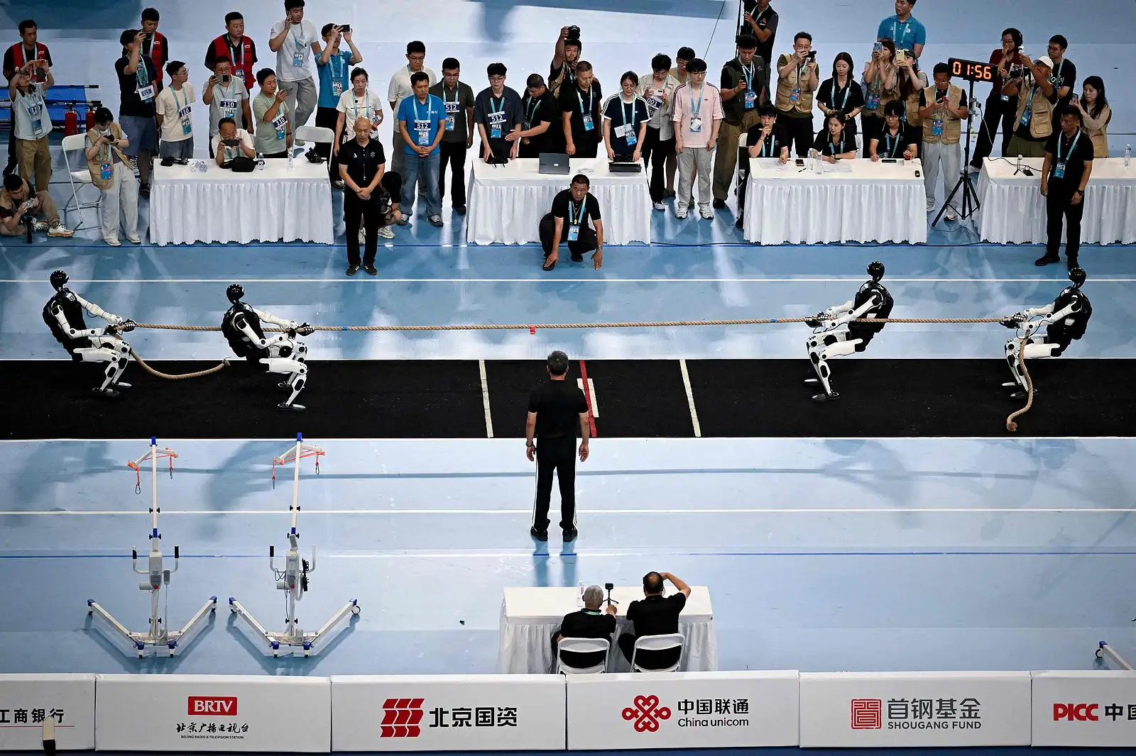 খেলার মাঠে রোবটের নৈপুণ্য