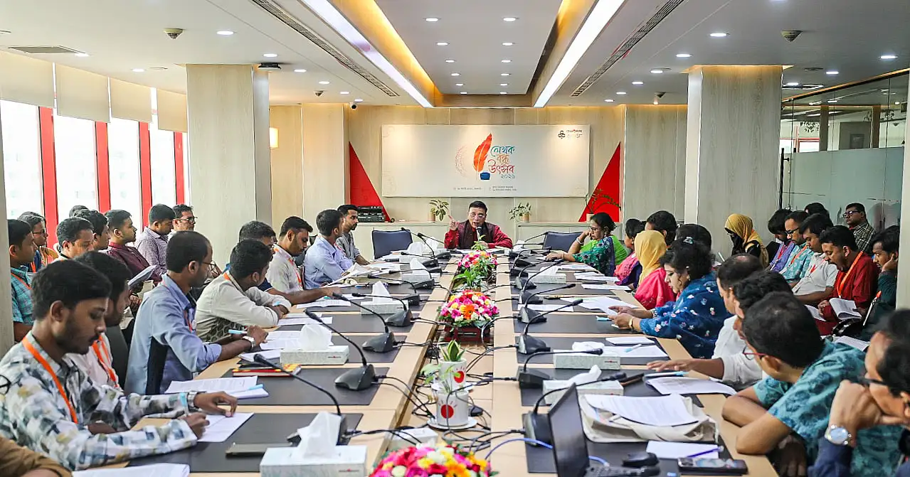 ‘লিখতে হবে মনের টানে, খ্যাতি বা টাকার জন্য নয়’