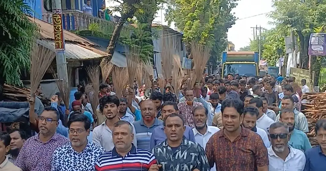 পটুয়াখালীর দুই উপজেলায় যুবদলের নতুন কমিটি, পদবঞ্চিতদের ঝাড়ুমিছিল