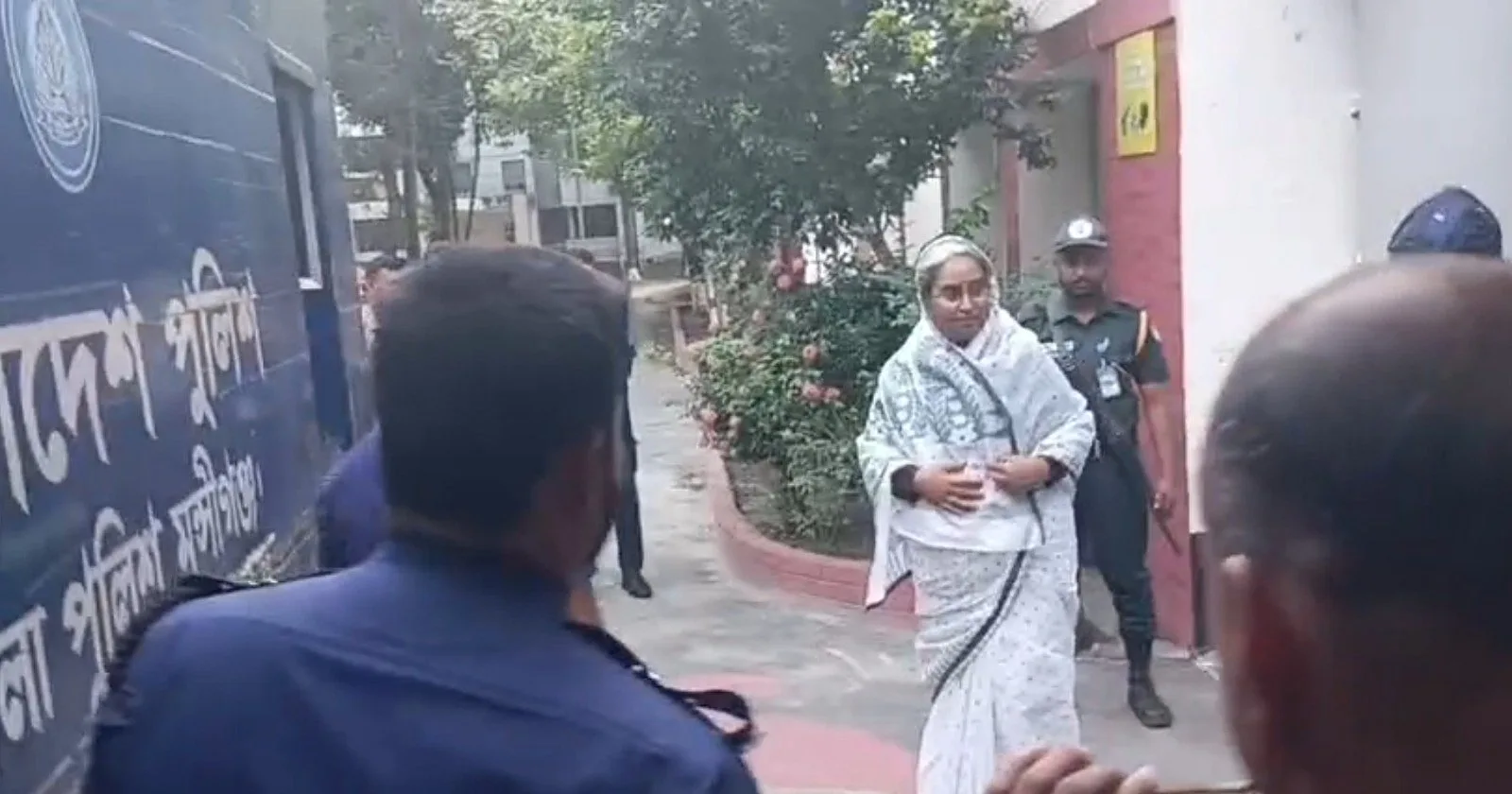 ‘এখন আমি জামিন চাই না’ — ট্রাইব্যুনালে দীপু মনি