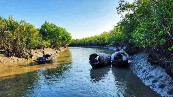 সুন্দরবনে ট্রলারসহ পাঁচ জেলেকে অপহরণের অভিযোগ